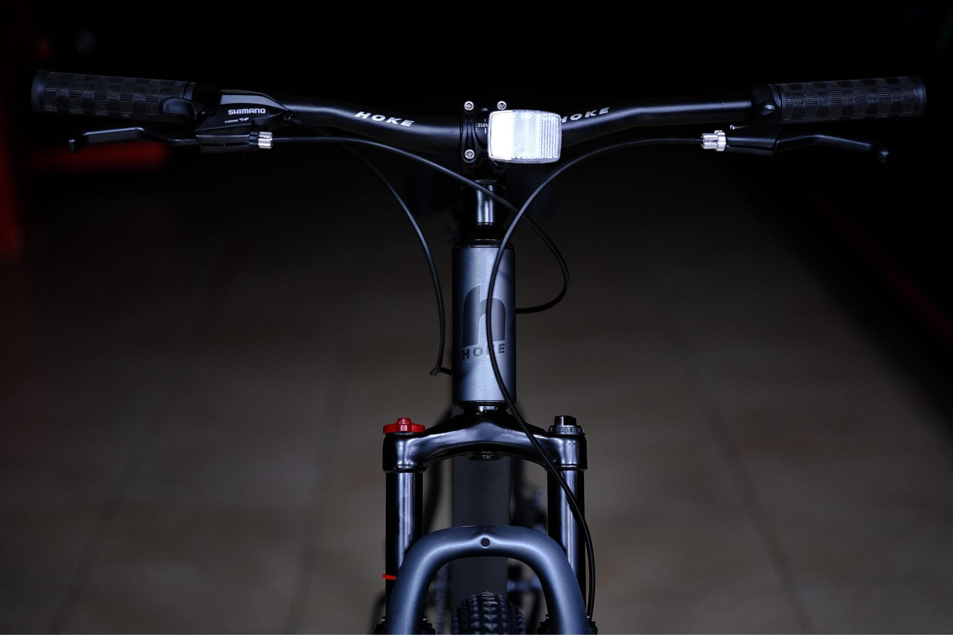 Вилка амортизационная пружинная 80mm с функцией регулировки и блокировки хода HOKE ONE WAY 27,5 матовый серый