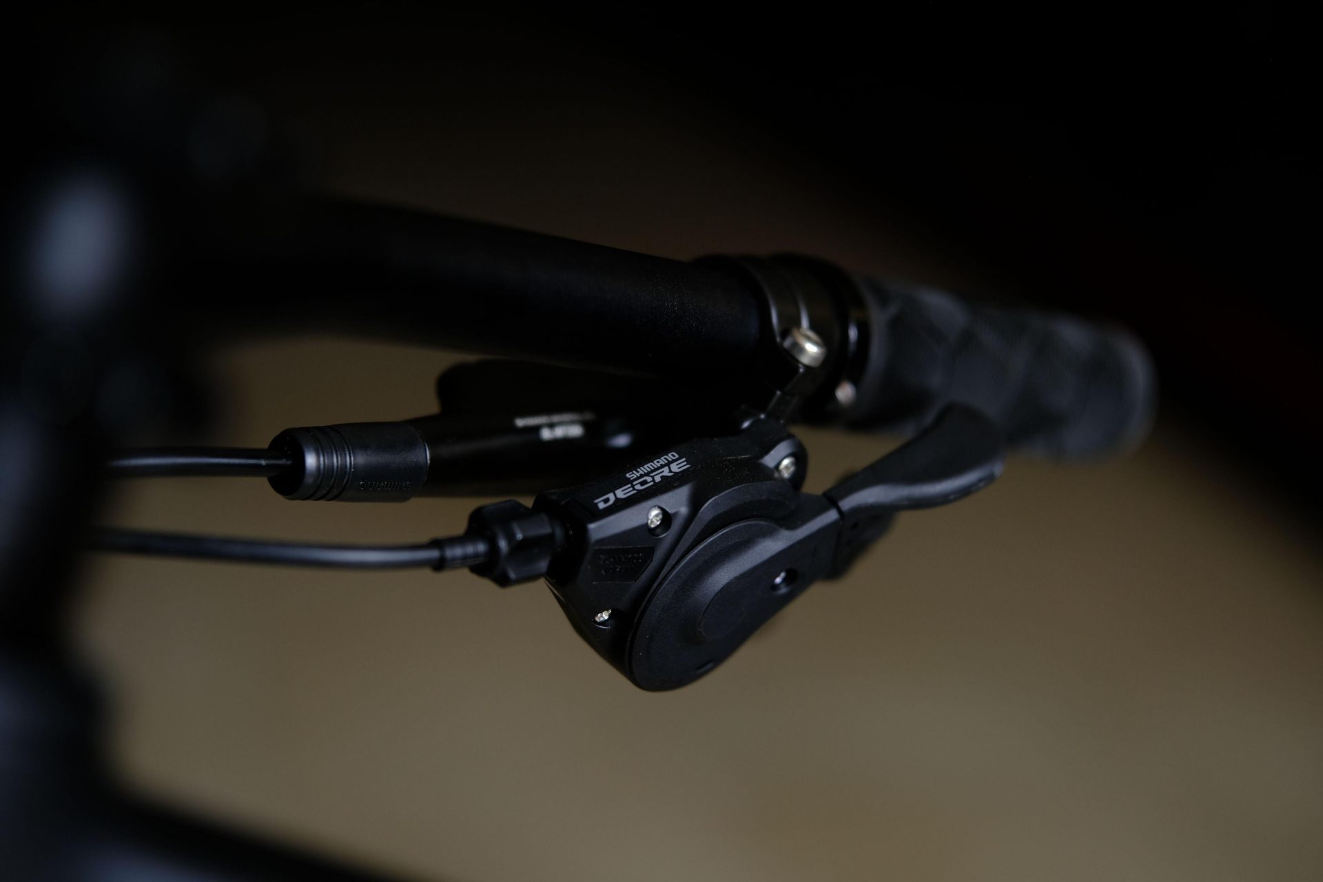 Манетка Shimano Deore M5130 HOKE FS 300- 27,5 матовый чёрный-коричневый 18